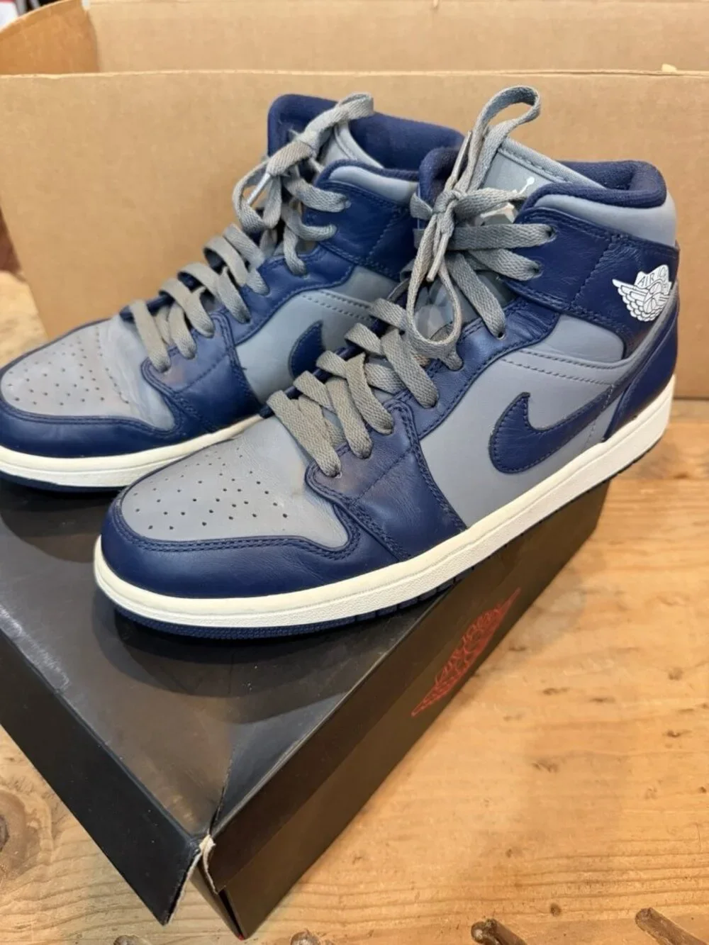 Jordan Air Jordan 1 Mid Georgetown Cool Grey/Navy/White 554724-006 Men's Size 9